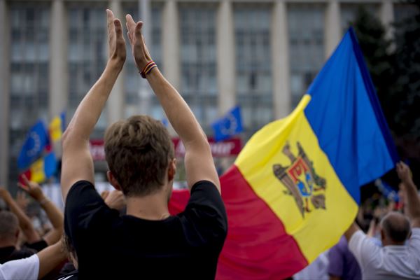 Лавров посоветовал Молдавии беспокоиться из-за затаскивания в НАТО