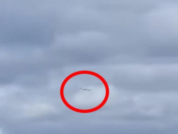 Очевидец снял меняющие форму НЛО в небе над Австралией (ВИДЕО)
