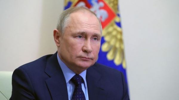 Путин ежечасно получает доклады о спецоперации, заявил Песков