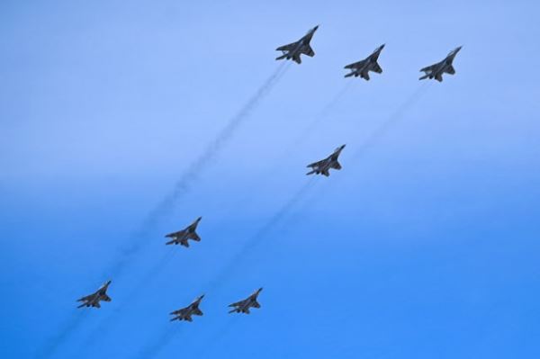 На Параде 9 мая истребители МиГ-29 впервые пролетят в виде буквы "Z"